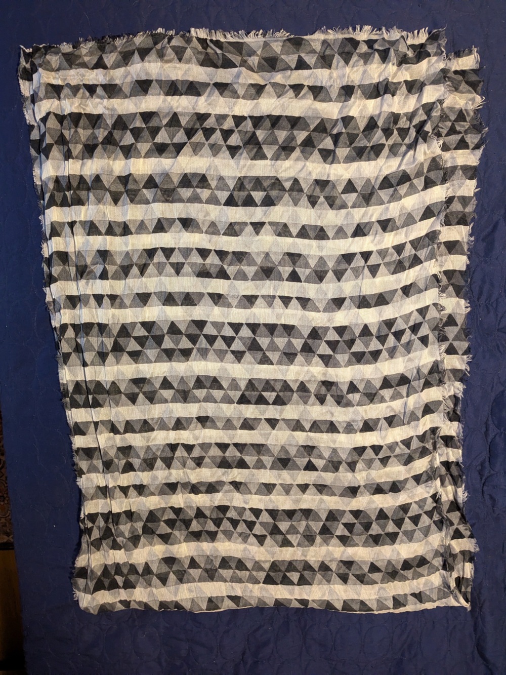 Lightweight Black and White Geometric Scarf